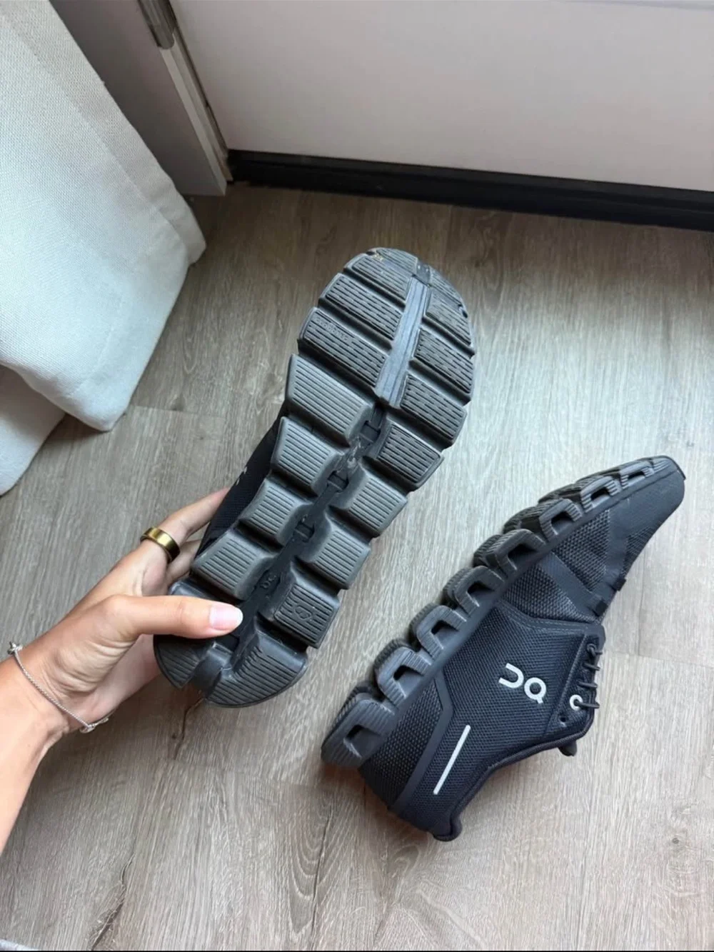 On Running Athletic Shoes - Black